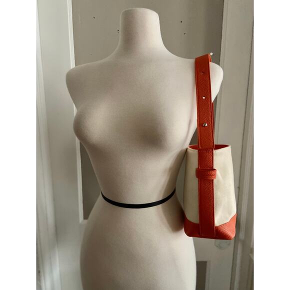 Casual Cream Canvas Shoulder Bag w/Orange Faux Leather Trim sz OS - Picture 2 of 13